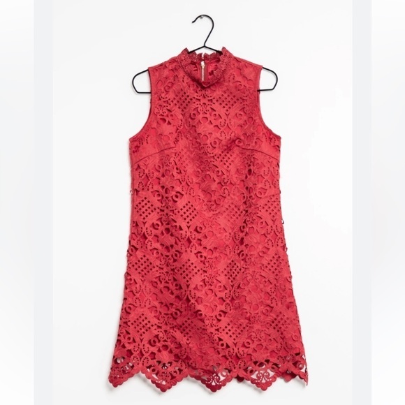 Chi Chi London Dresses & Skirts - Chi Chi London lace shift dress 13470